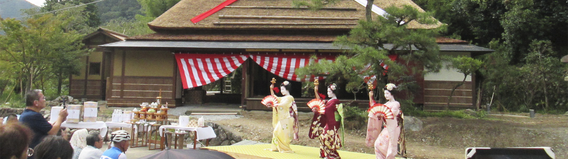 九州茅葺屋根工事店